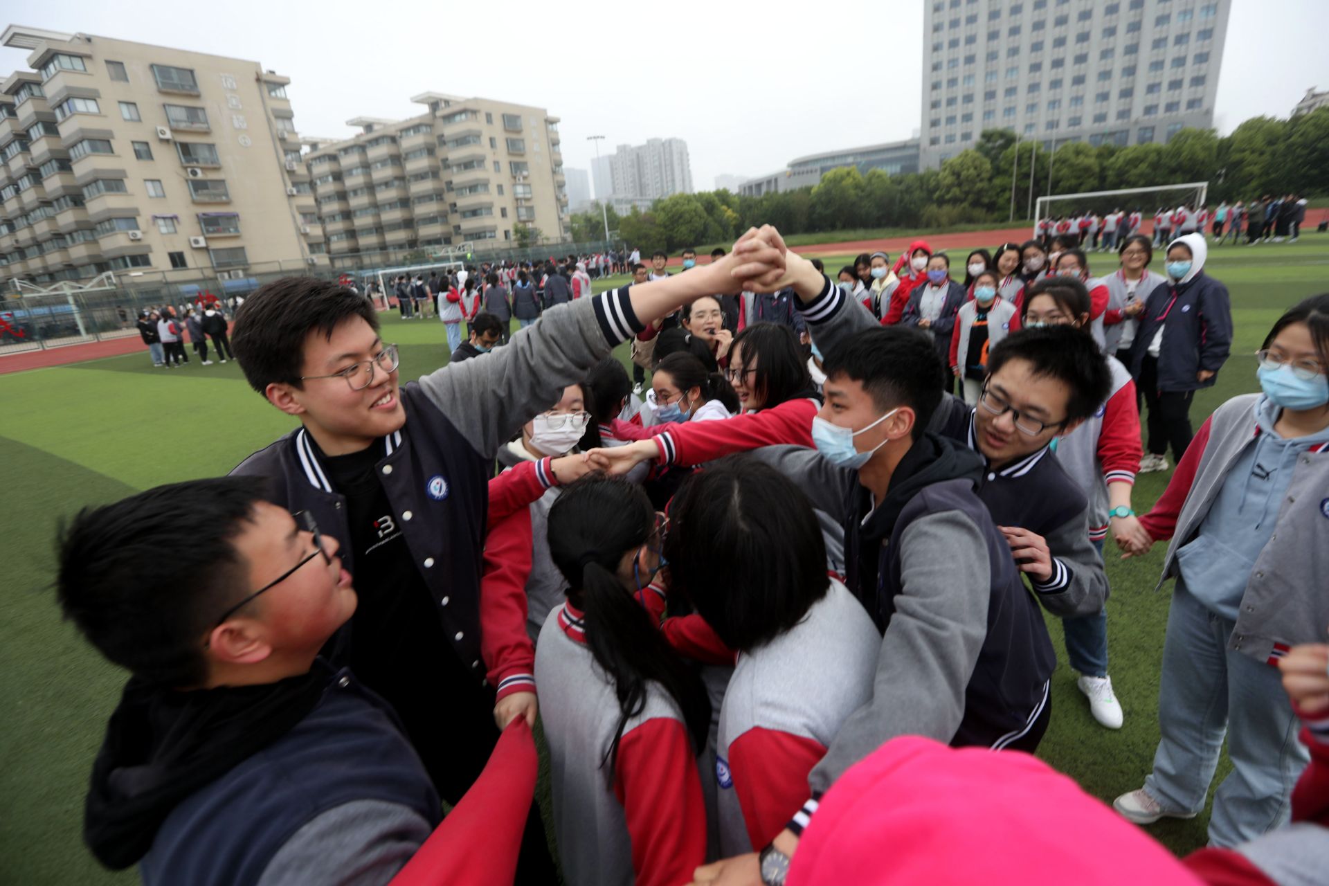 从心出发向未来盐城中学举行高三年级团辅活动