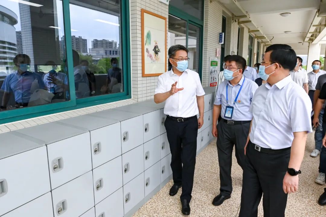 压实责任消除隐患营造安全稳定校园环境周斌检查秋学期开学准备工作