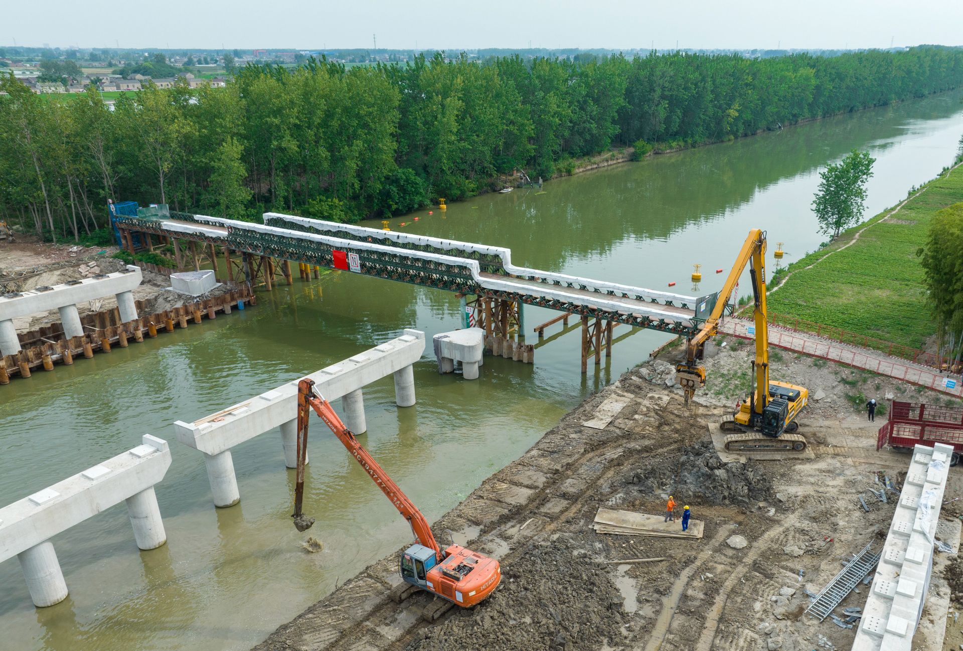 一线传真盐阜快速通道yfth1标首联箱梁顺利浇筑完成