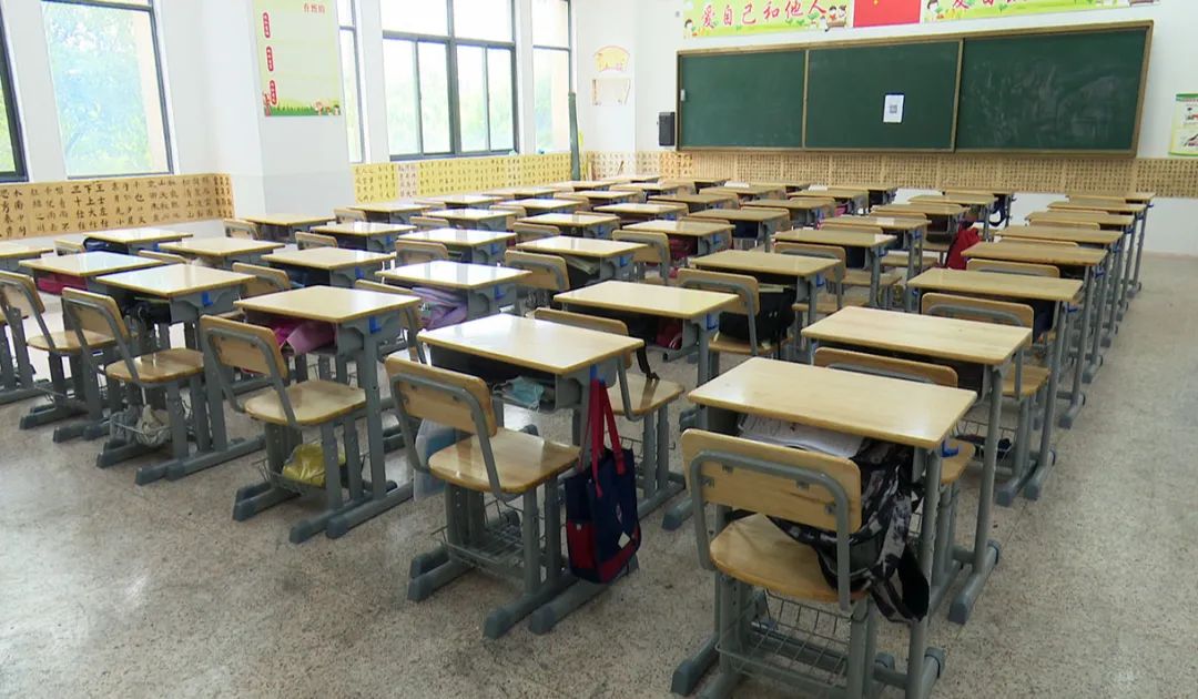 江苏建湖:课桌椅“上新”!为学生健康学习“加分”-盐城新闻网