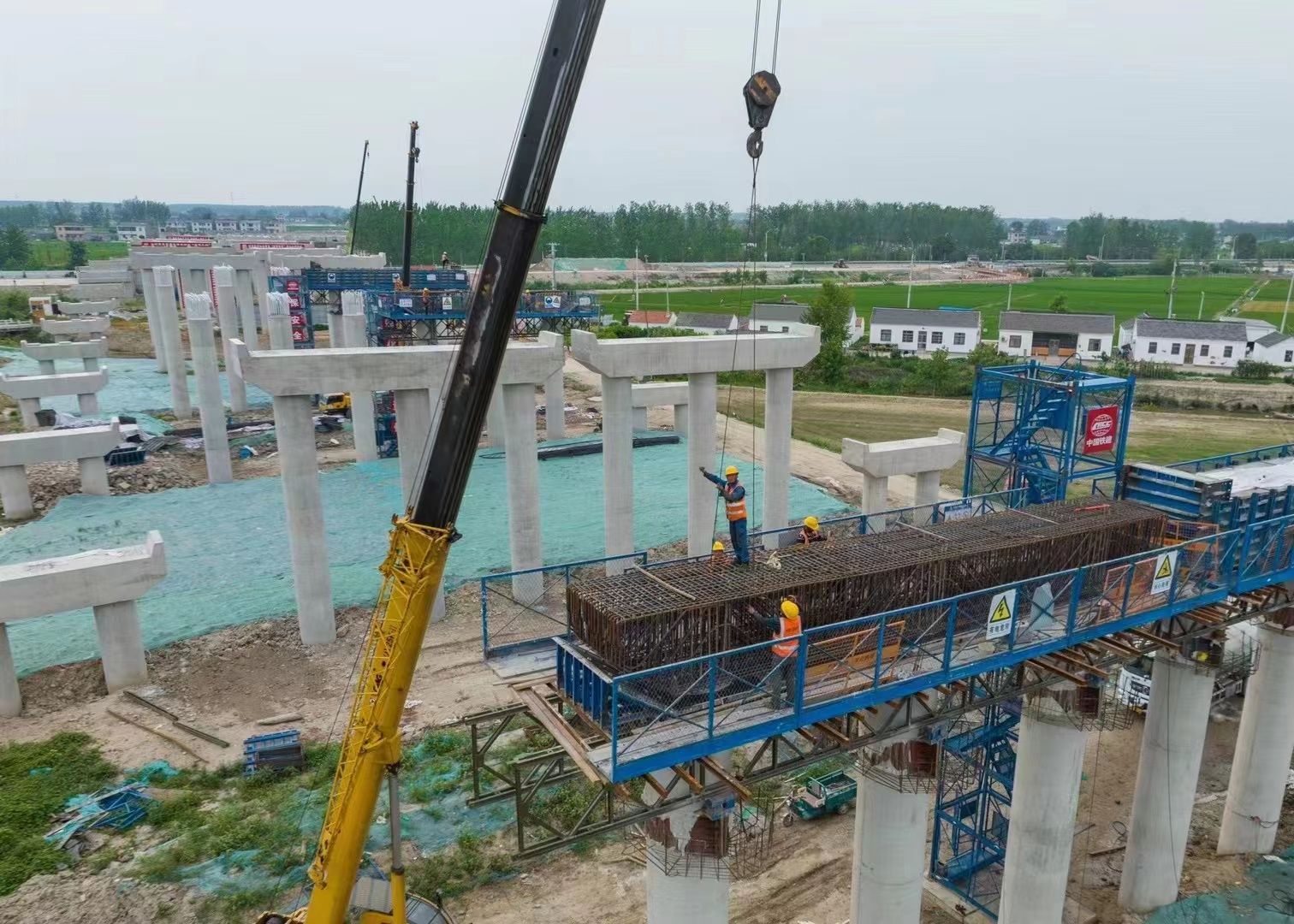 盐丰快速通道二期3标盖梁现浇工作全部完成
