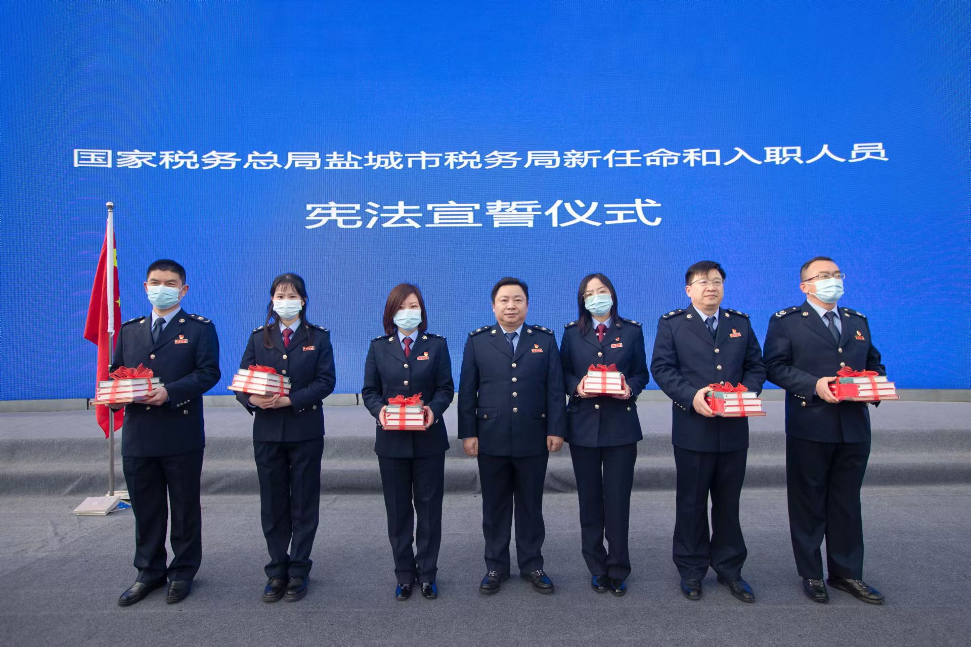 首页>正文△赠送法律相关书籍活动最后,钟武斌同志向