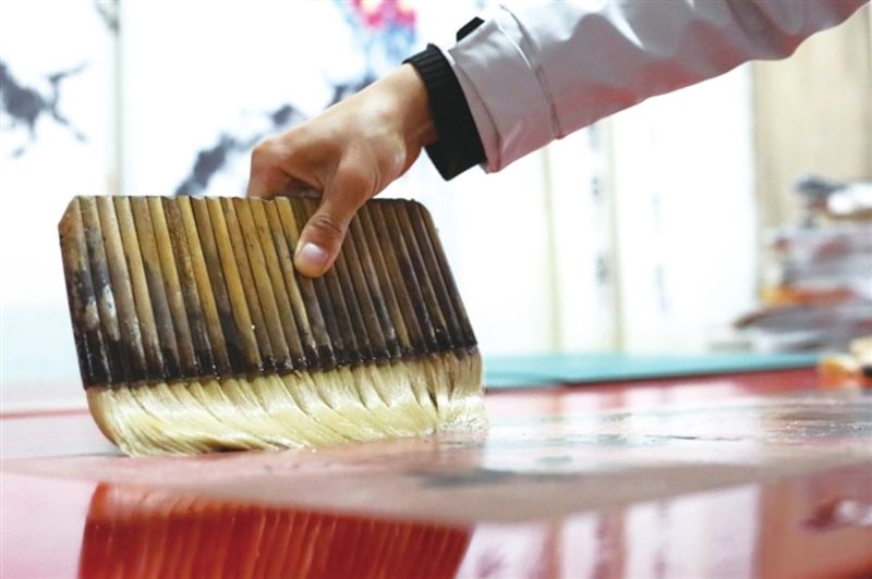 “90后”裱画师-盐城新闻网