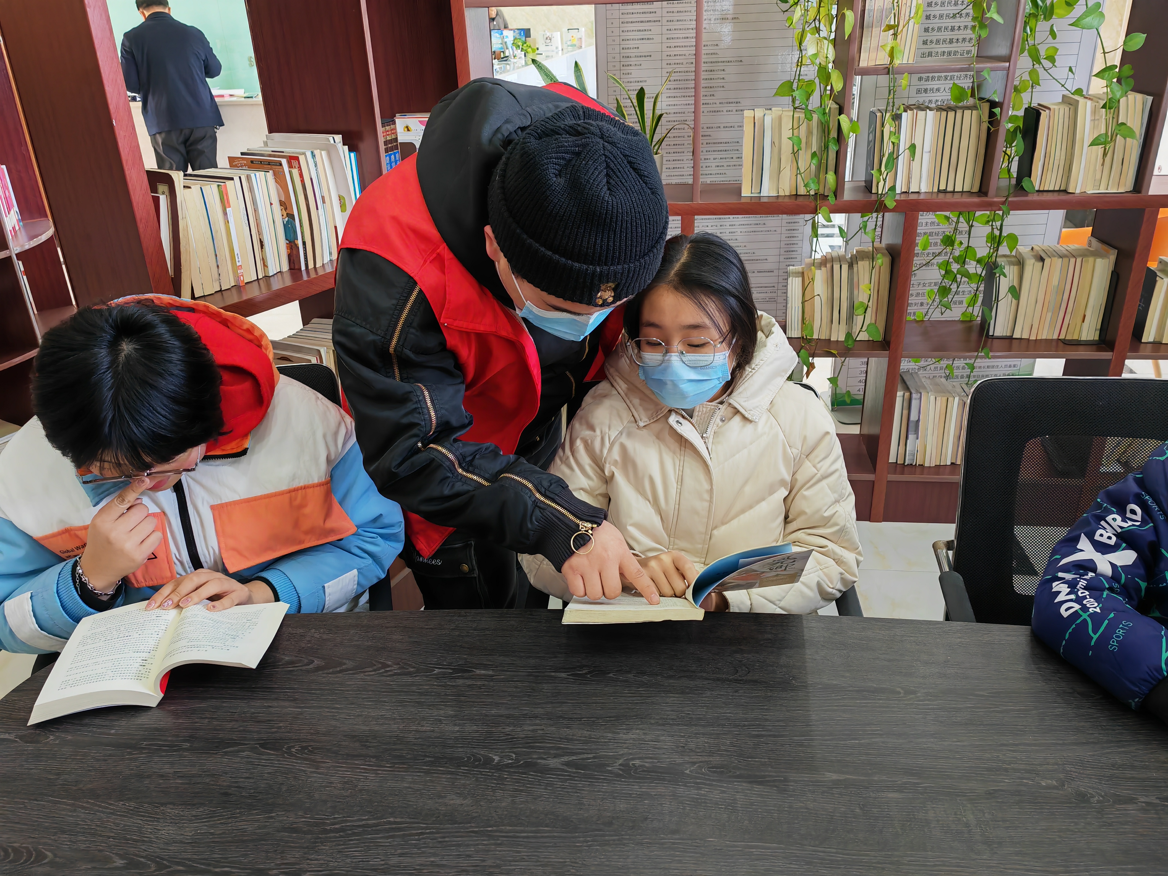 新兴镇开展缤纷的冬日未成年人读书分享会活动