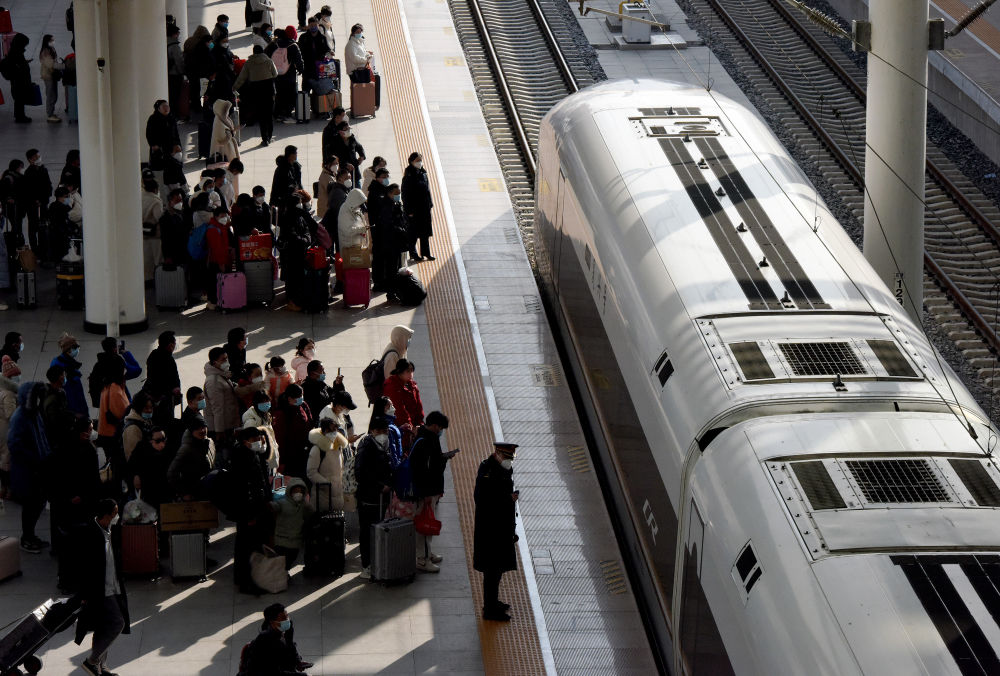 新华全媒安徽阜阳高铁出行迎高峰