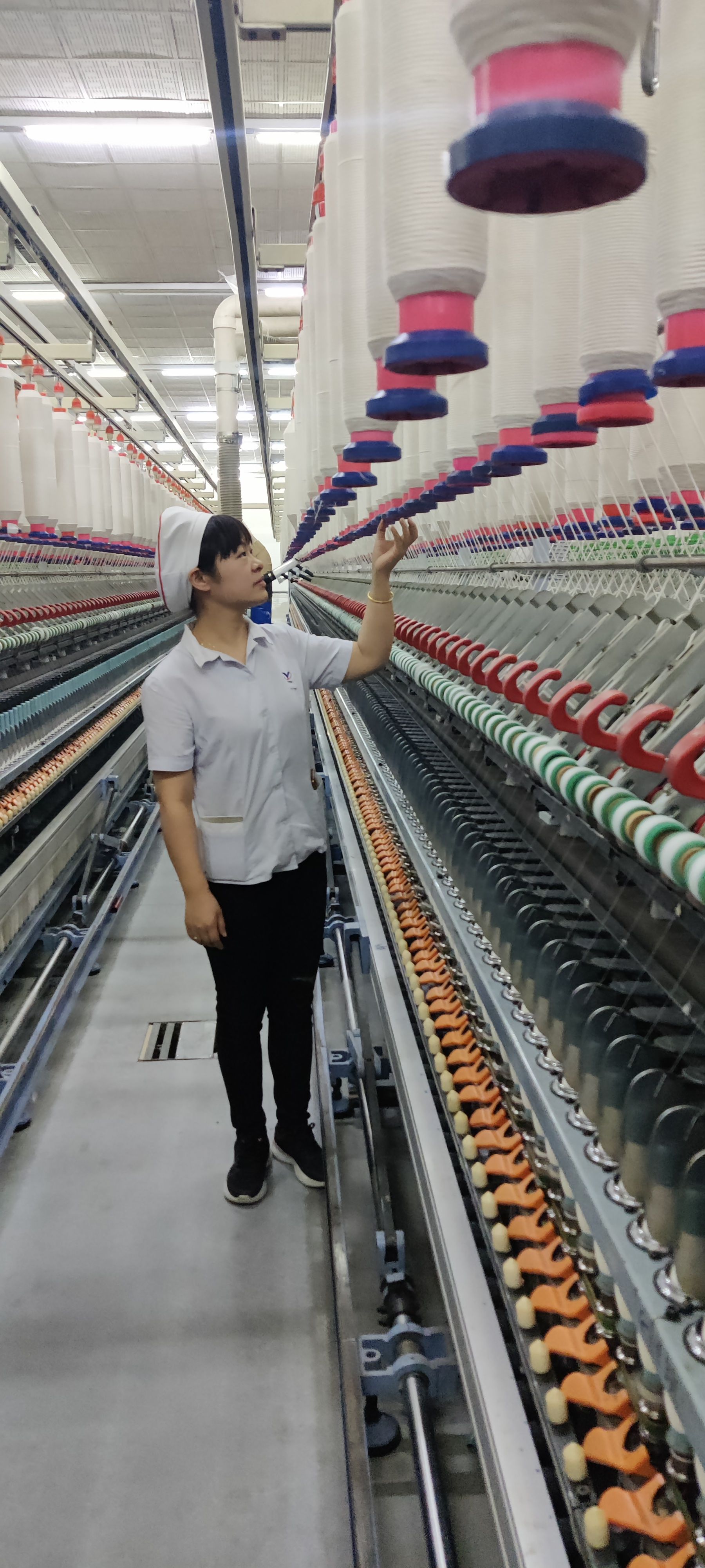 省细纱挡车状元刘静纺织车间织梦人