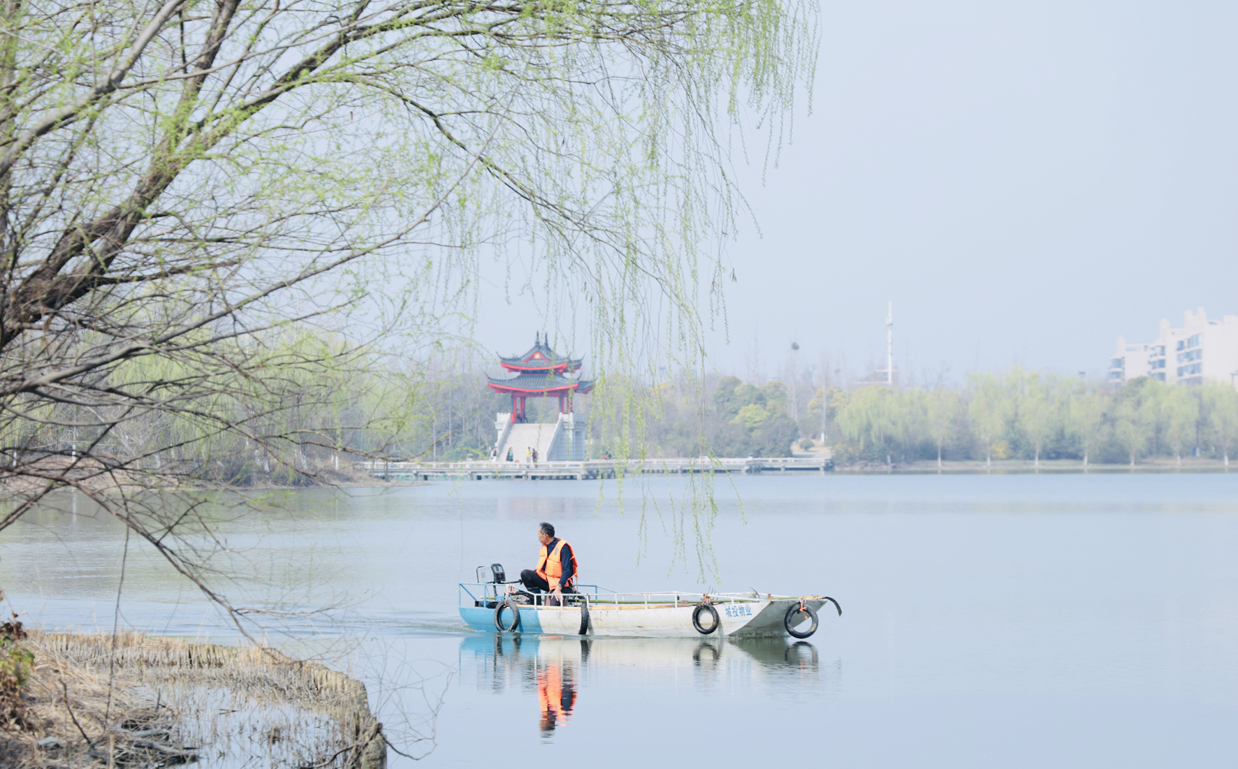 建湖县城投物业有限公司加大双湖公园管理力度