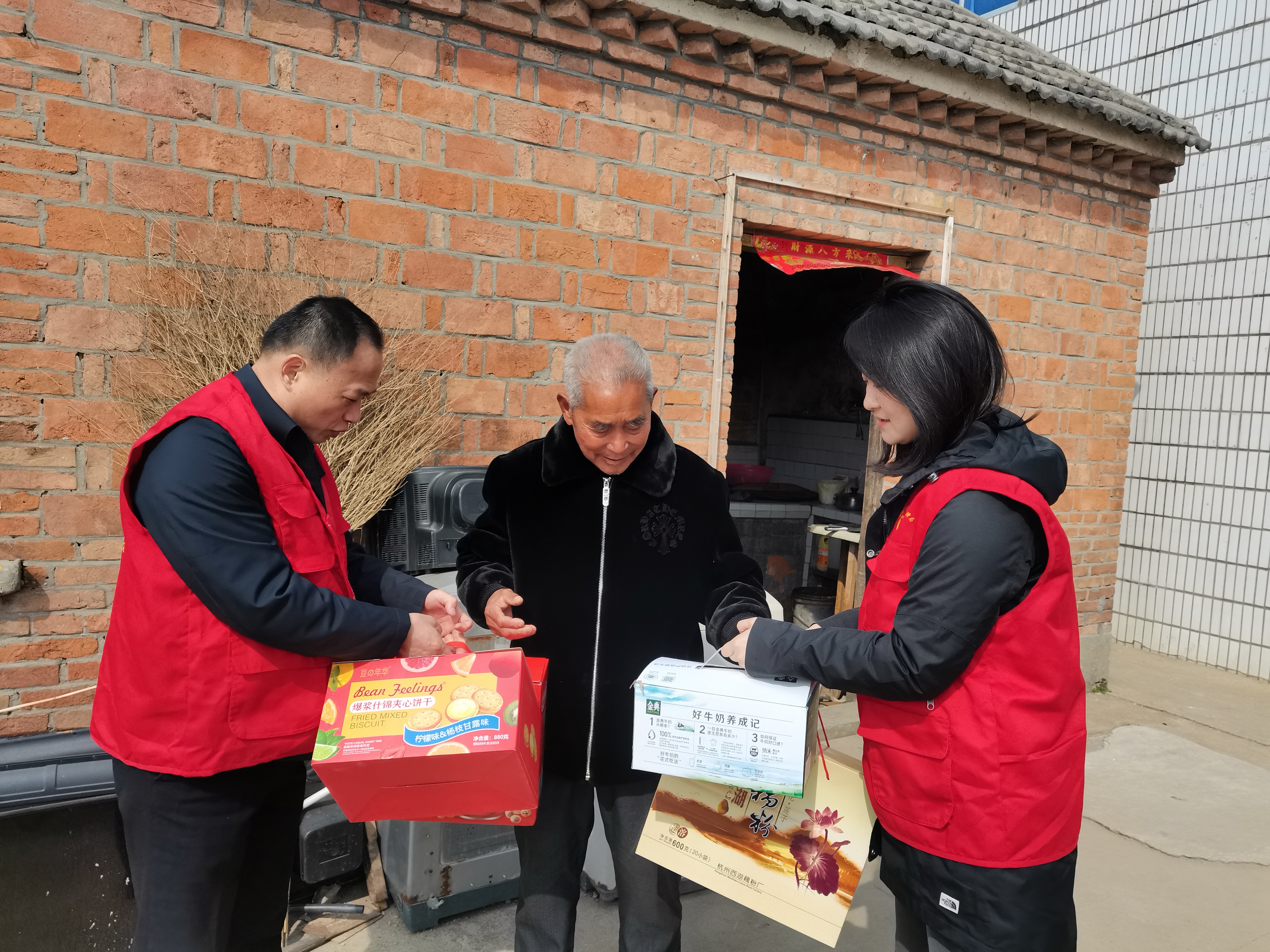 首页>县域>阜宁>正文>3月8日上午,阜宁县陈集中学关工委,团委,高一