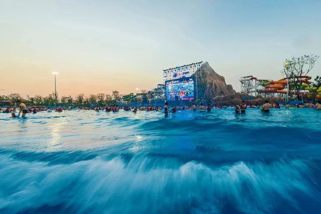 首页>正文入夏后,苏北最大的水上乐园——大洋湾长乐水世界将开放.