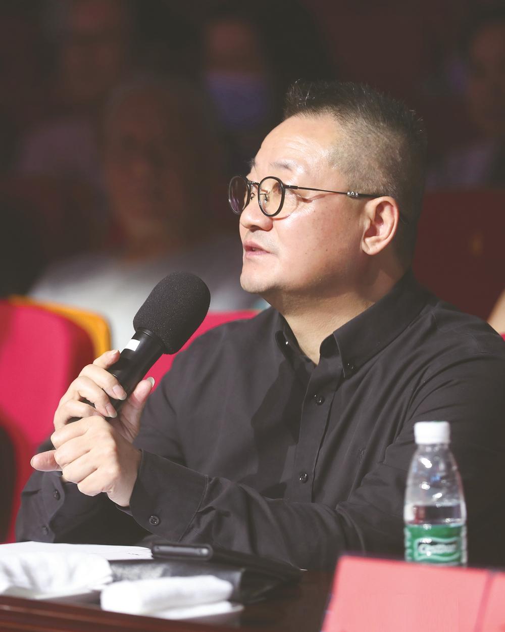 李鸿良担任本次大赛裁判的有著名表演艺术家、原政治部话剧团国家一级演