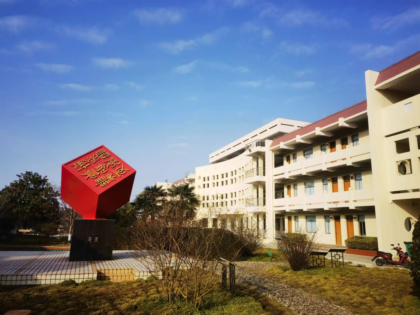 大冈中学走上特色育人之路在这里梦想插上翅膀