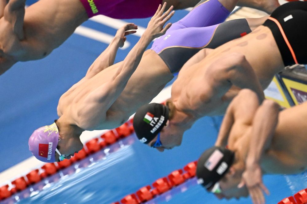 7月23日，中國隊第一棒選手潘展樂在男子4X100米自由泳接力決賽中出發。新華社記者許暢攝