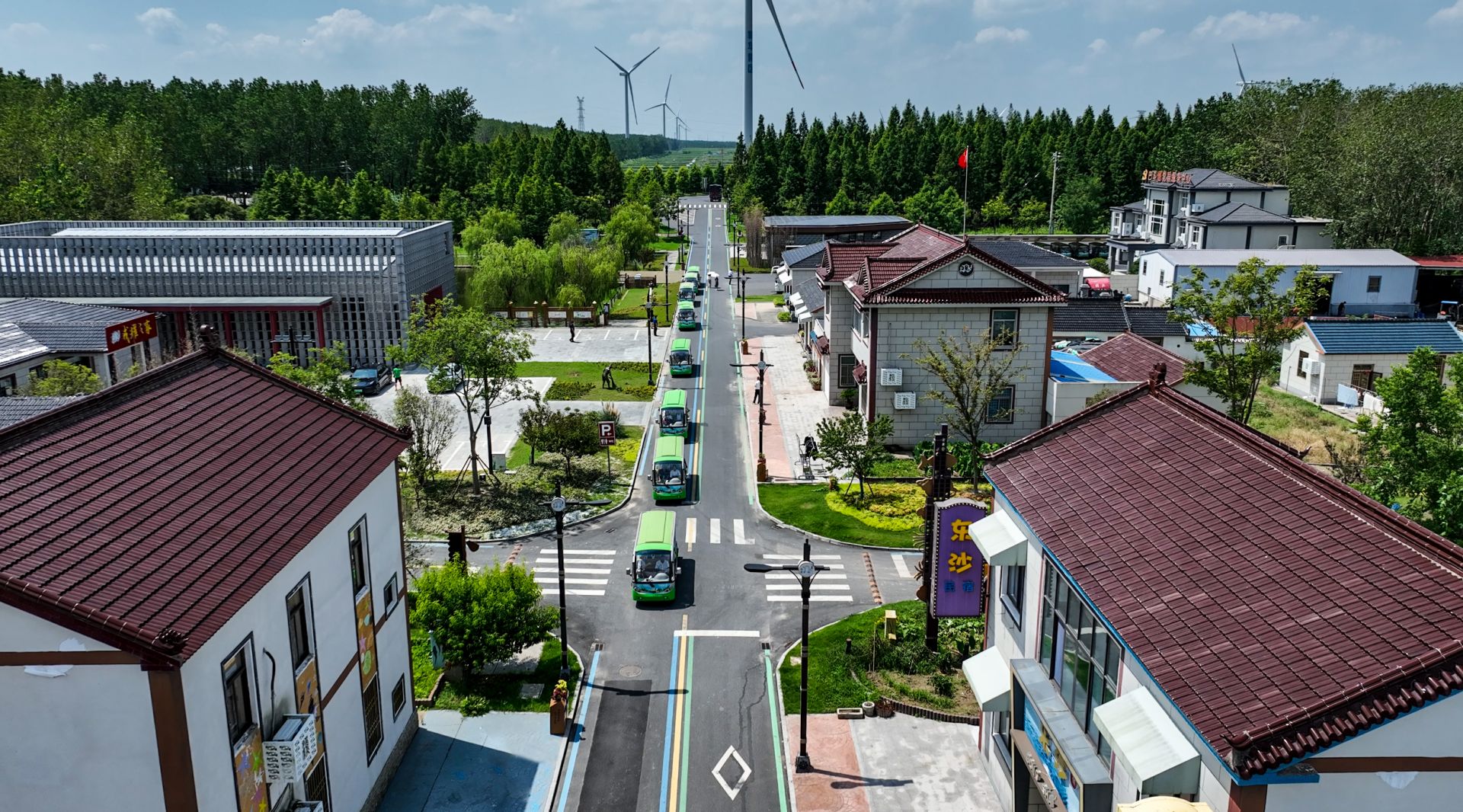 百位传媒大咖走进世遗小镇巴斗村