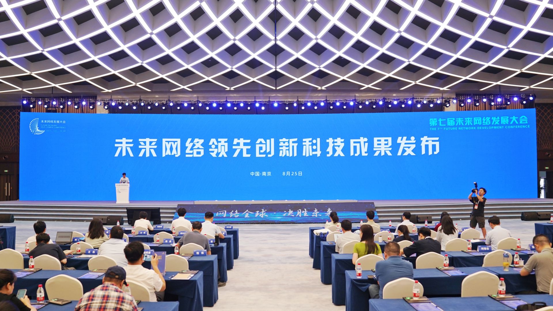 前沿技术成果集中亮相展现智能城市智慧医疗与绿色能源突破进展