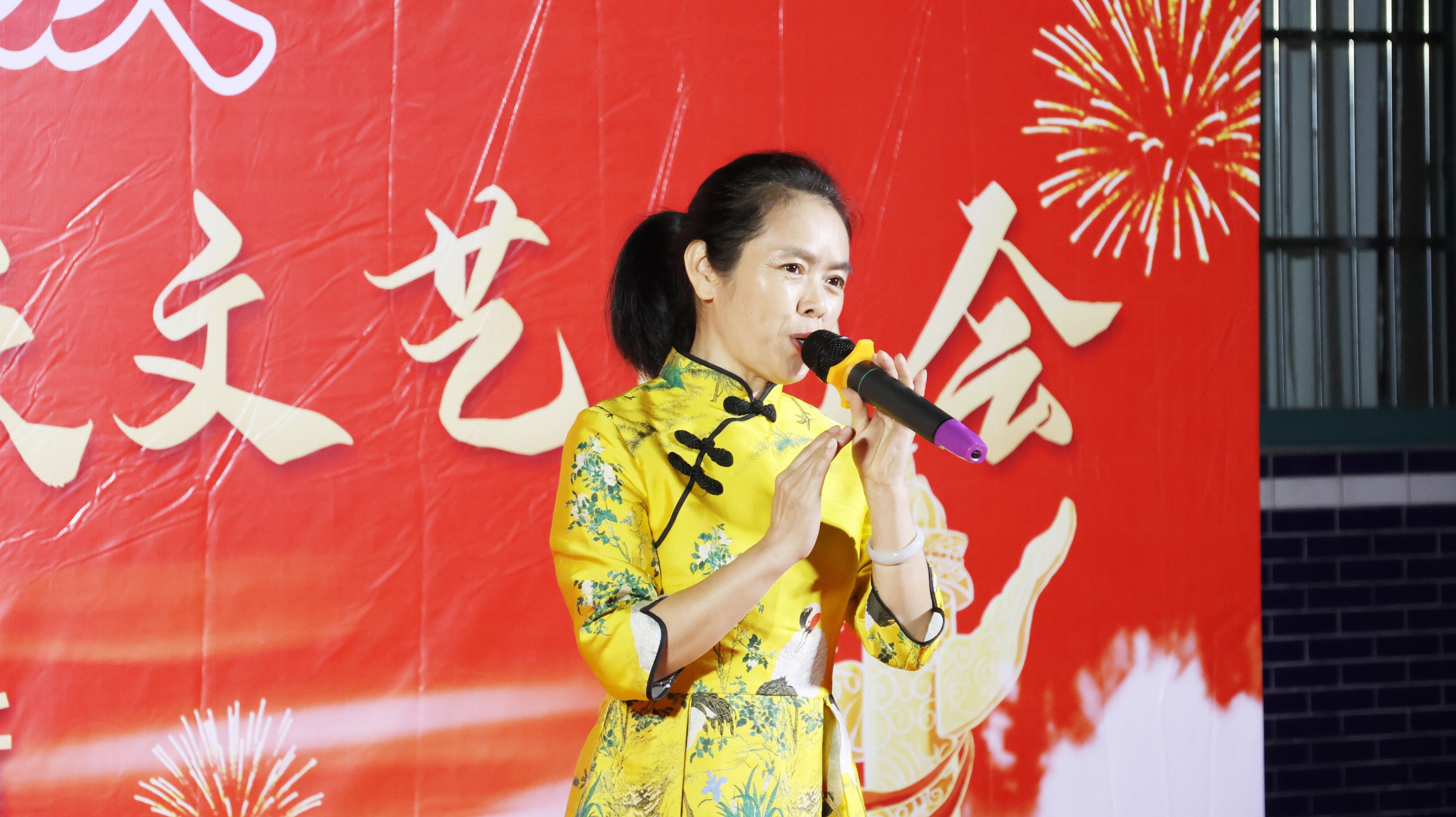 南洋镇举办庆中秋迎国庆幸福乡村乐翻天文艺晚会