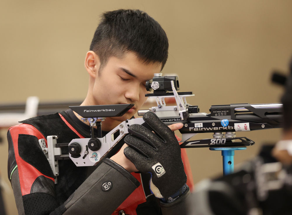 杭州亚运会丨盛李豪打破男子10米气步枪世界纪录夺冠