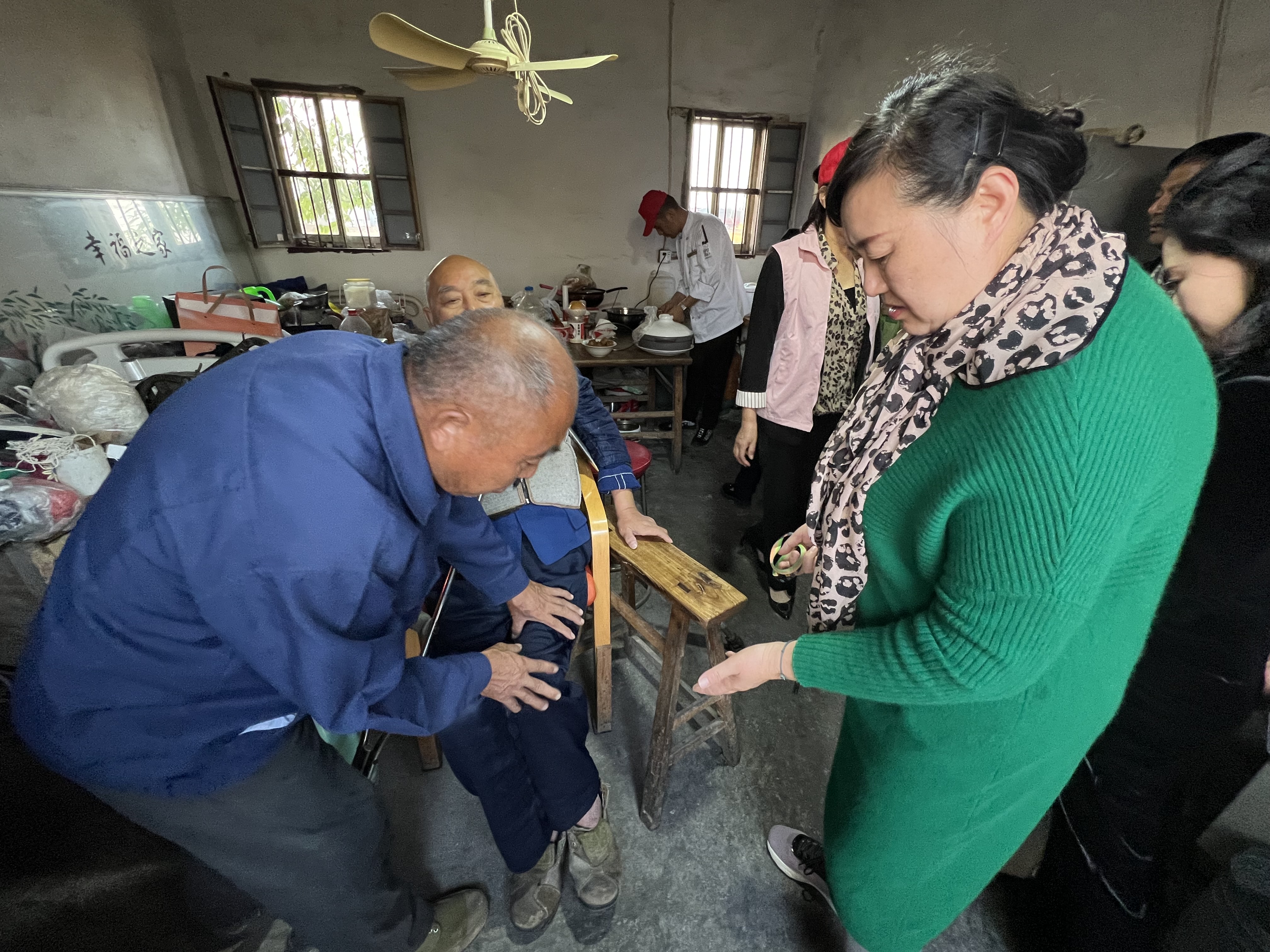 南洋镇慰问特殊老人群体