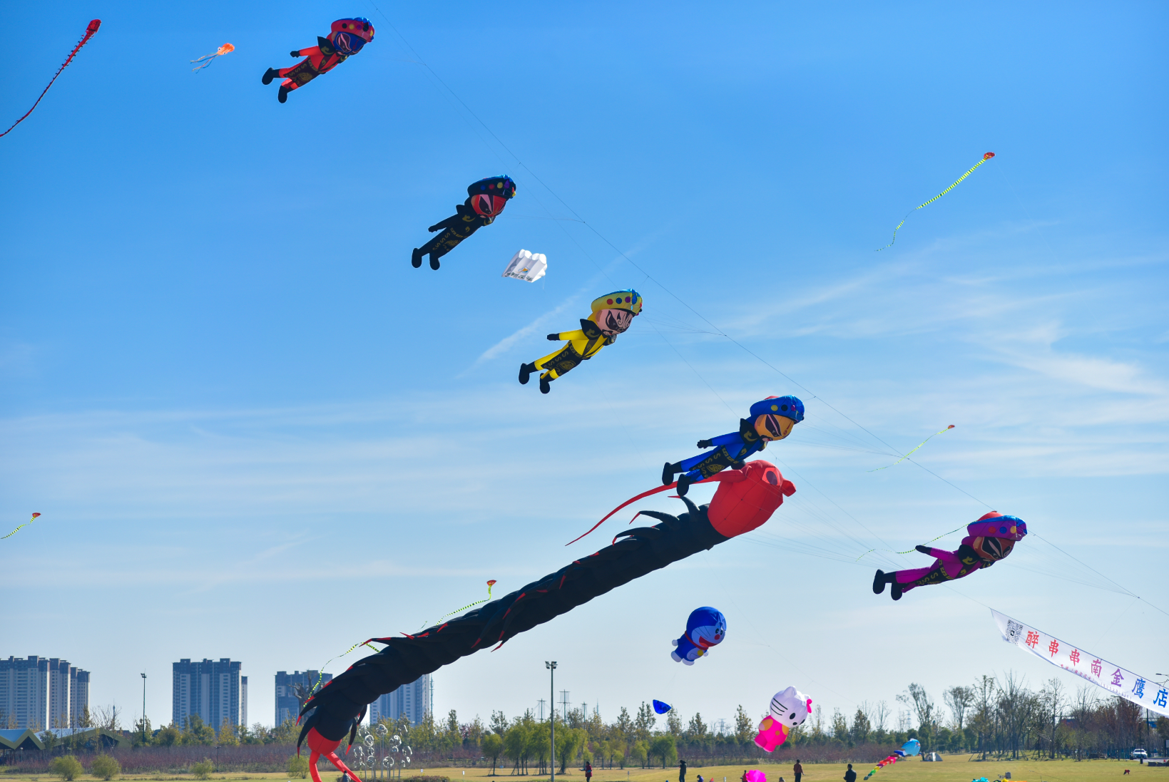 我市举办城市社区业余俱乐部联赛风筝赛