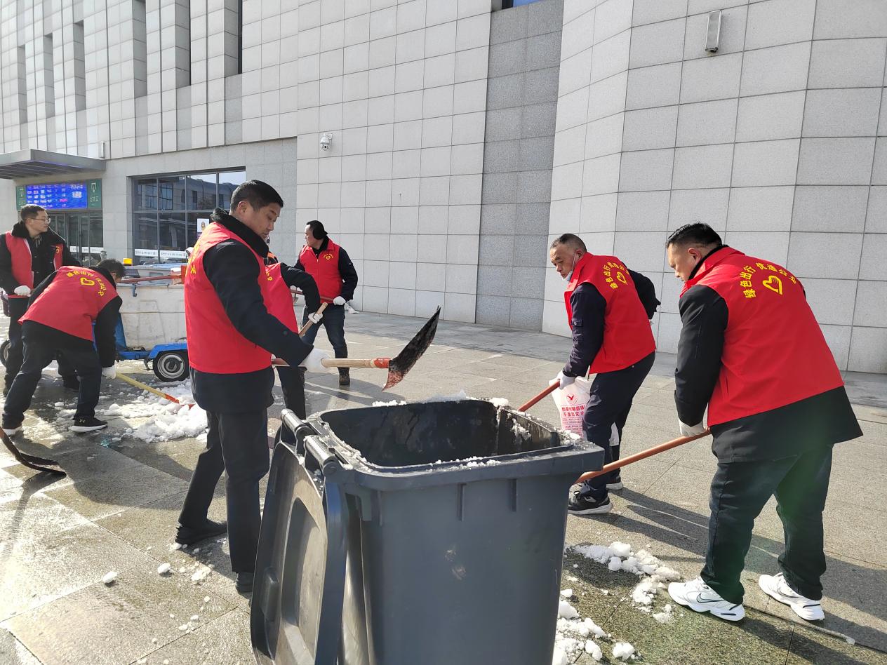 志愿者活动照片冬季图片