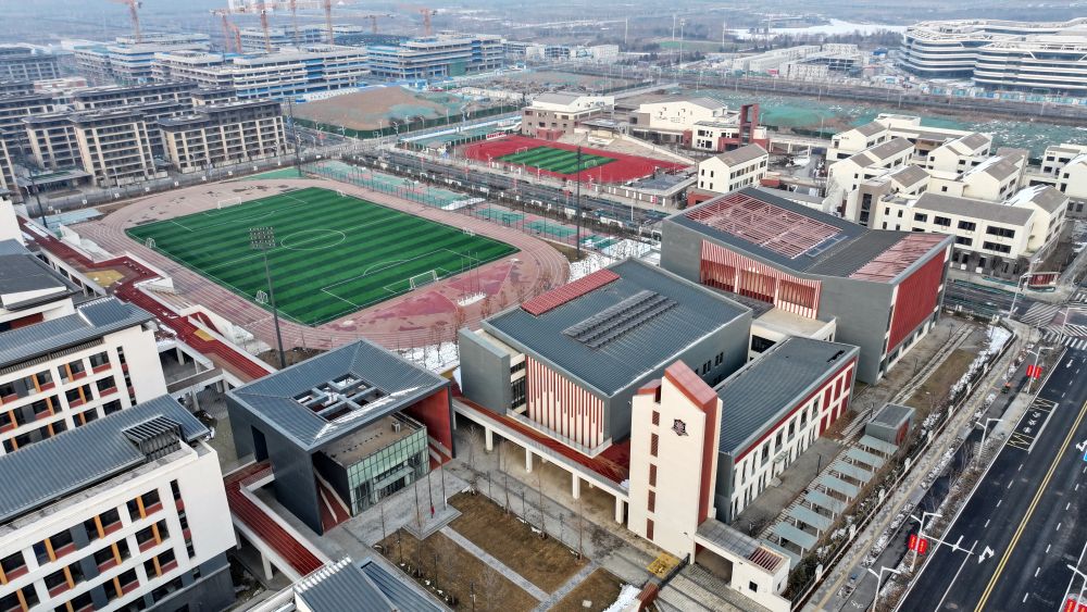 北京四中雄安校区和雄安史家胡同小学(2月6日摄,无人机照片).