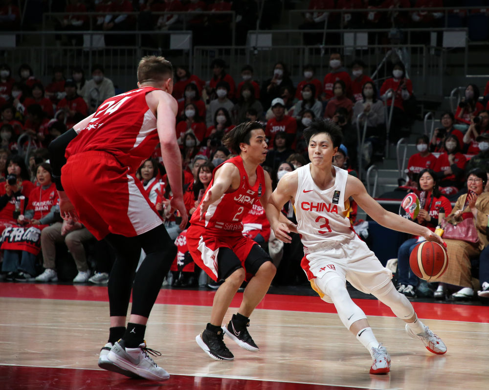中国男篮亚洲杯预选赛三分惜败日本队