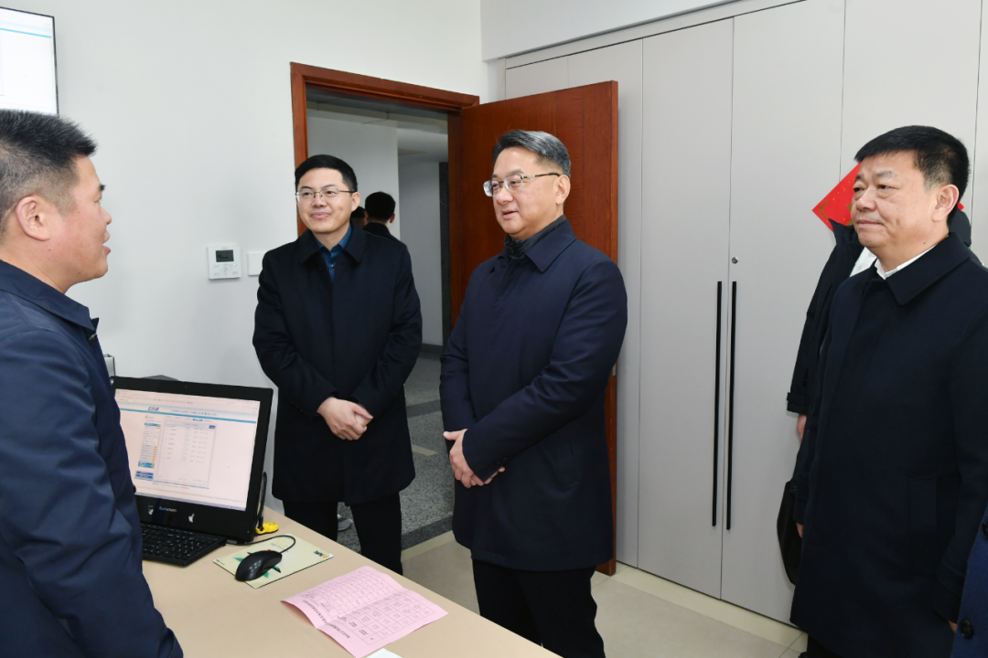 要闻丨周斌看望慰问春节期间坚守一线的工作人员致以节日的问候和新春