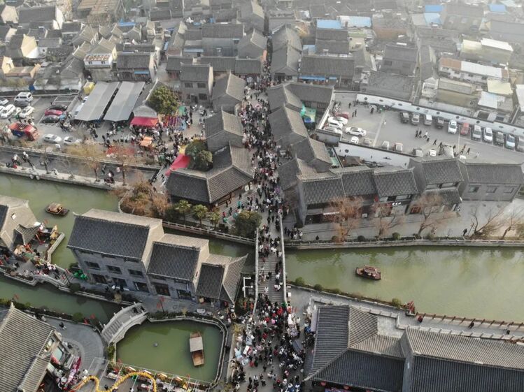 新春走基层丨江苏淮安千年古镇上演人从众热闹景象