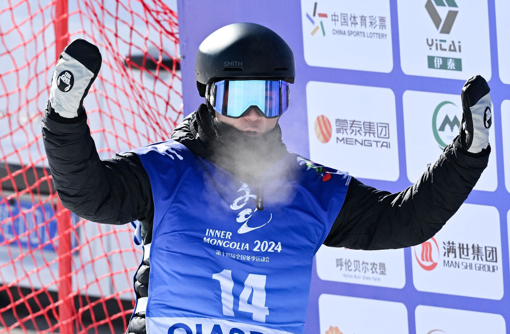 00分的成绩夺得冠军,山东选手张世豪,贵州选手刘鑫鹏分别获得亚军