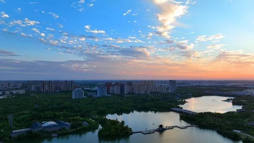 双湖公园我见证了建湖的变迁,也亲身参与了家乡的建设.