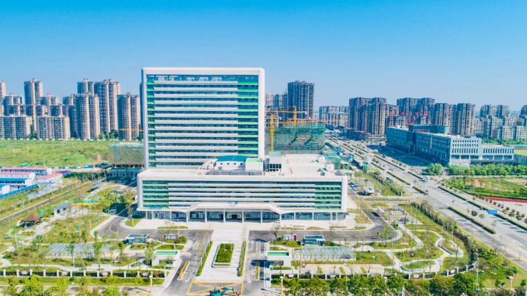 还可以线上与专家一对一沟通,实现医患多形式互动,这是射阳县人民医院