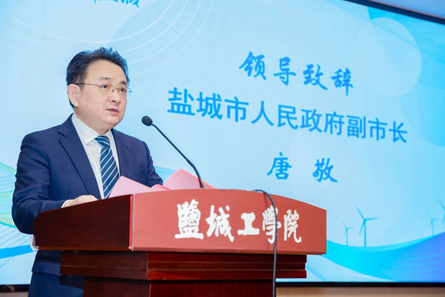 盐城举办驻盐院校学子留盐行动暨重点产业链专场招聘会