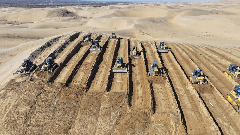 内蒙古全面推进防沙治沙和风电光伏一体化工程