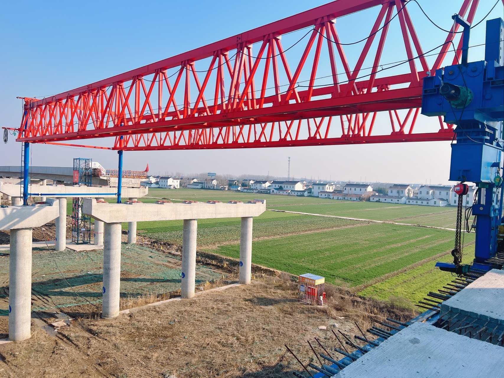 东兴高速东台1标率先完成箱梁安装任务