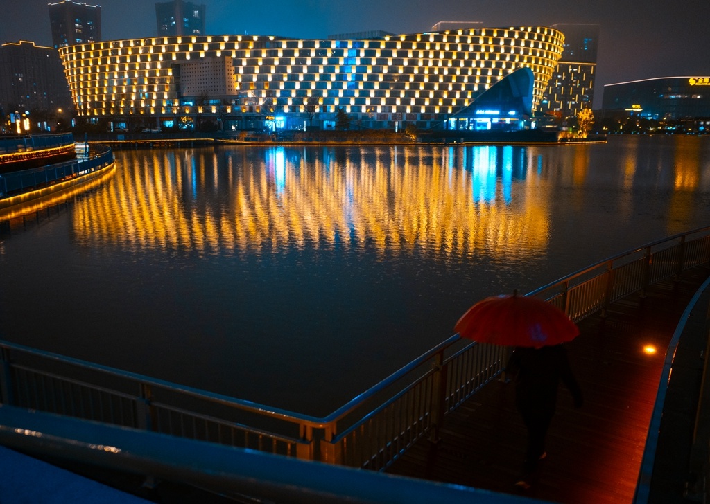 视觉江苏丨盐城雨夜霓虹
