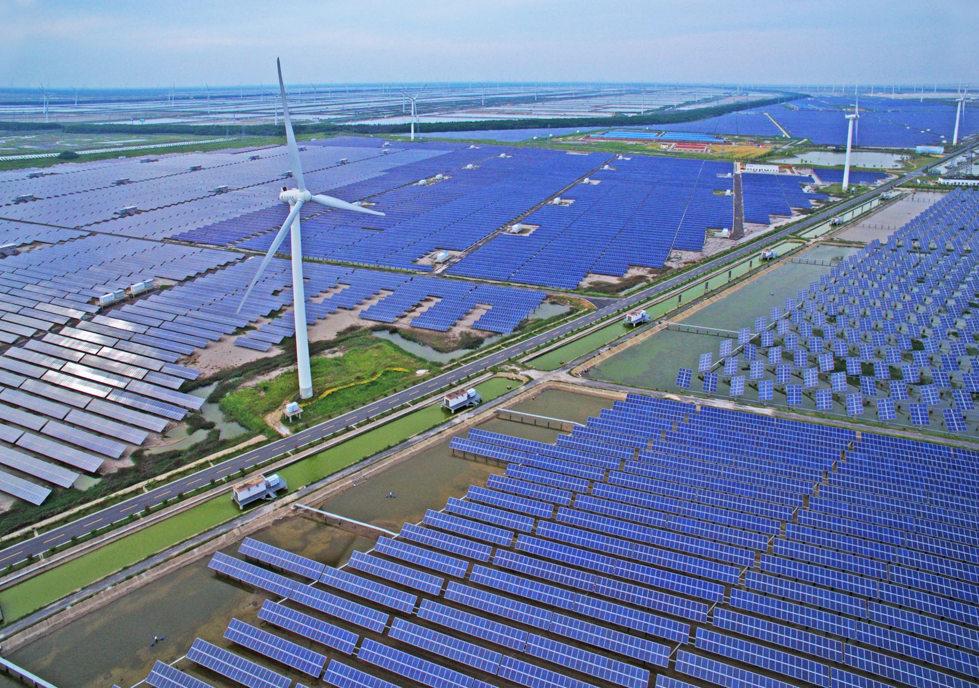 我市新能源产业聚链成势向"绿"而行