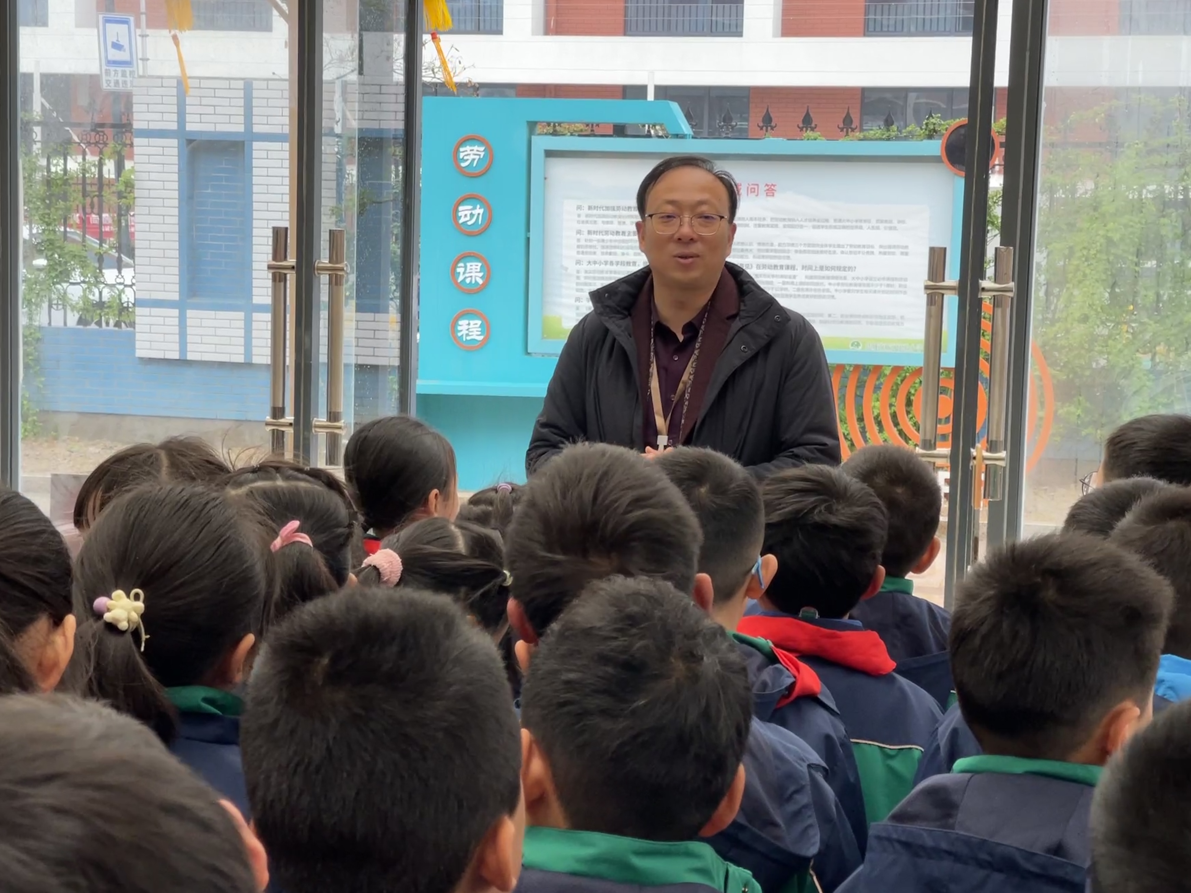 盐城市新河实验小学百草园中草药实践基地揭牌