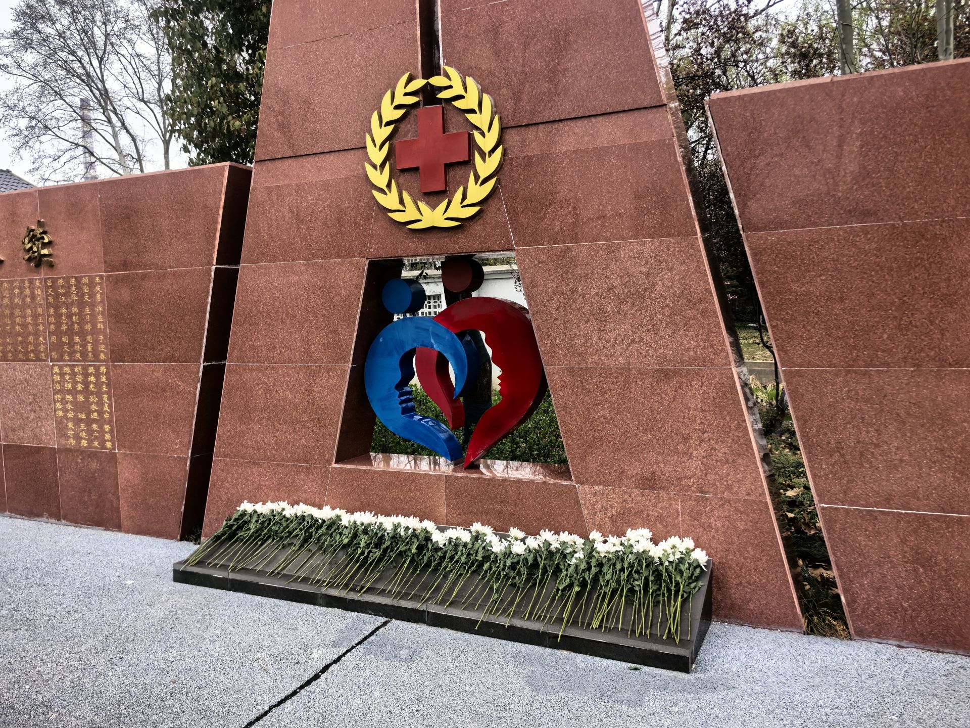 生命之光在爱中延续我市举行器官遗体捐献者缅怀纪念活动