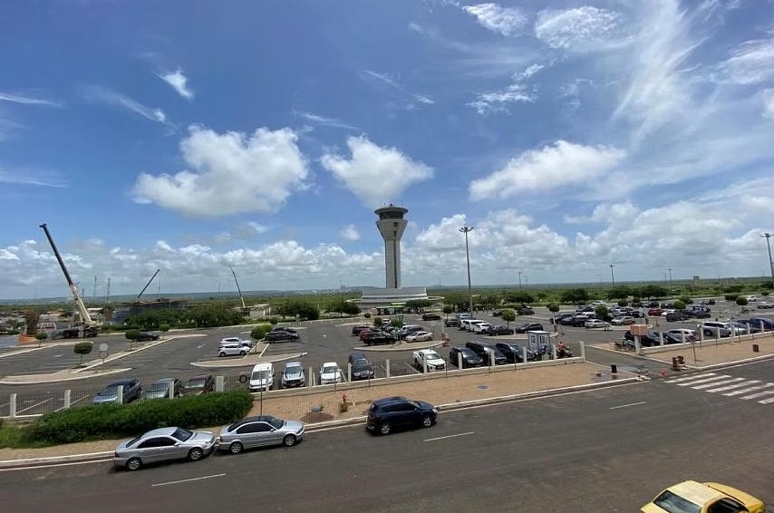 塞内加尔首都达喀尔布莱兹·迪亚涅国际机场当地时间9日发布公告称