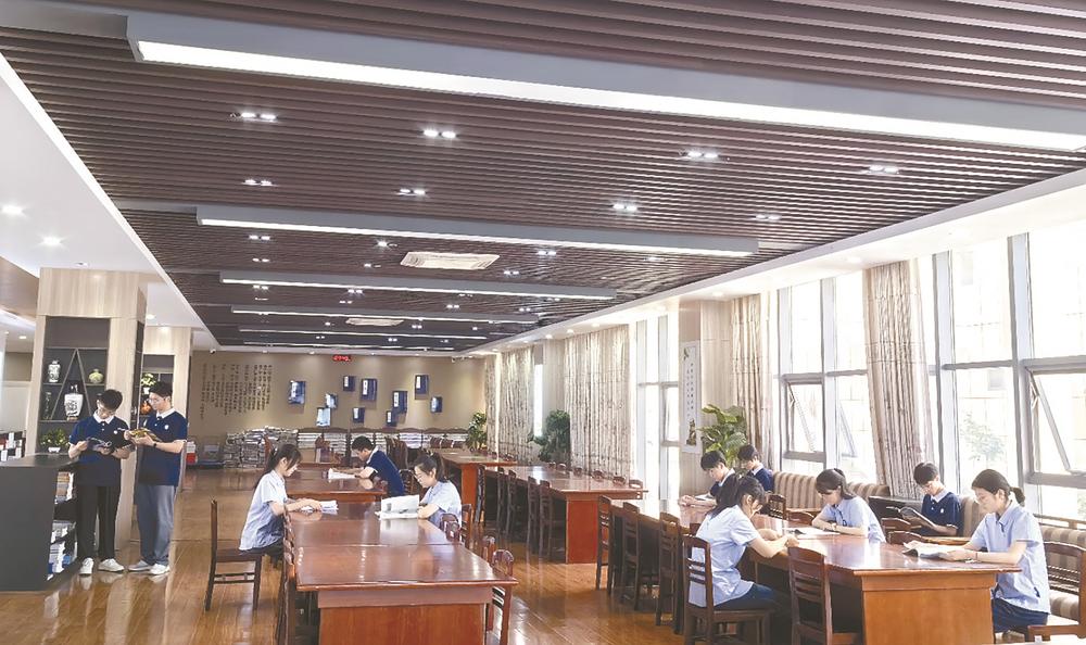 半岛全站上高品质高中 与优秀者同行 ——江苏省盐城中学高品质办学育人纪实(图4)