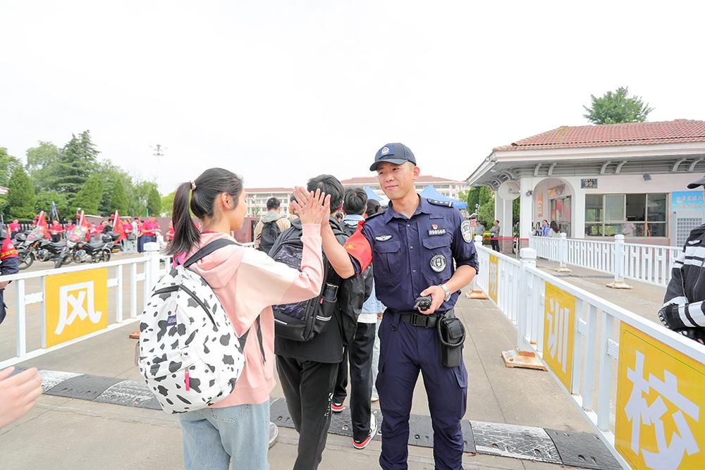 江苏盐城:奋力逐梦!用心护航!全力赴"考"!