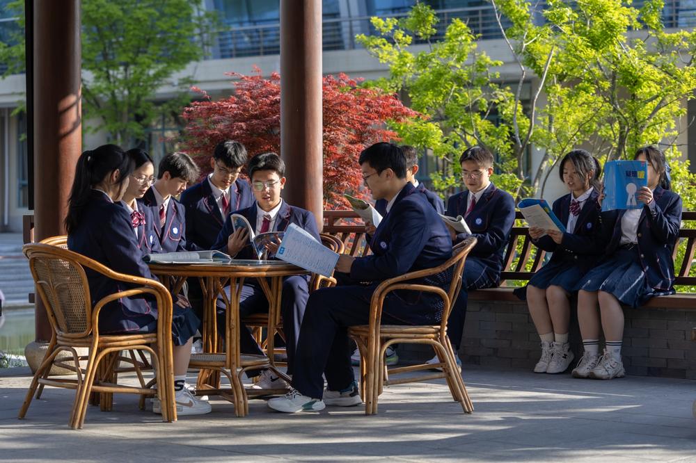 澳门新葡萄新京威尼斯官方网站上高品质高中 与优秀者同行 ——江苏省盐城中学高品质(图1)