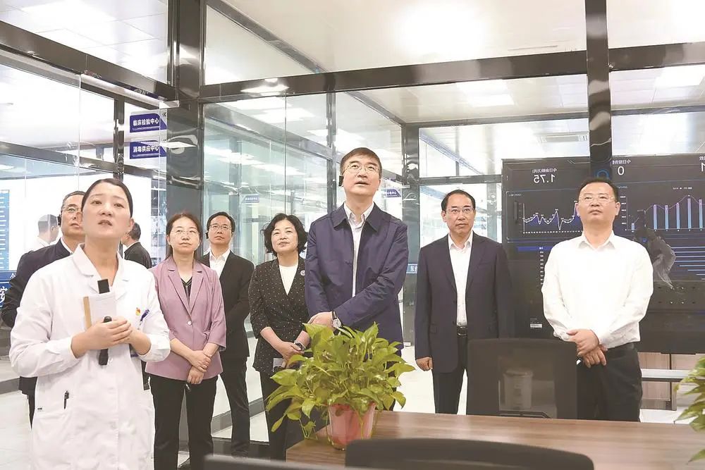 "东台市卫健委主任崔海告诉记者,东台为此将全市2个龙头医院,6