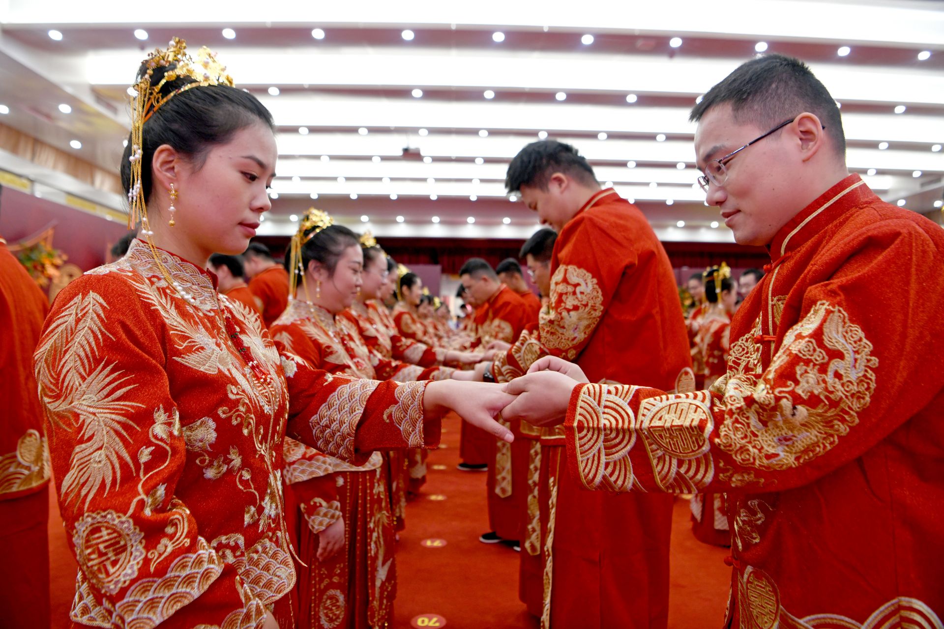 全國萬人集體婚禮 “家國同慶 見證幸福”