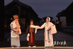 淮剧国家级非遗传承人  裔小萍从艺60周年专场演出举行