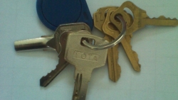 @所有人 谁捡到一串钥匙 黄女士盼捡拾者归还