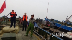 渔政执法队员40多小时连续作战 捣毁一海上非法电捕鱼团伙 