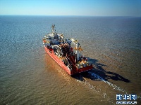 南通：新型海洋原油转驳船出海试航 