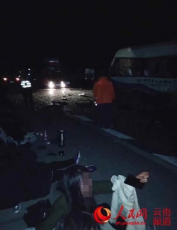 云南楚大高速4车相撞3人死亡：一旅游大巴受猛烈撞击