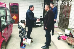 3岁女童患白血病 亭湖袁庄村众村民捐款相助