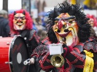 瑞士巴塞尔狂欢节举行盛装游行